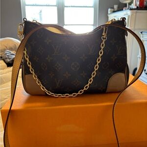 Louis Vuitton crossbody boulongne